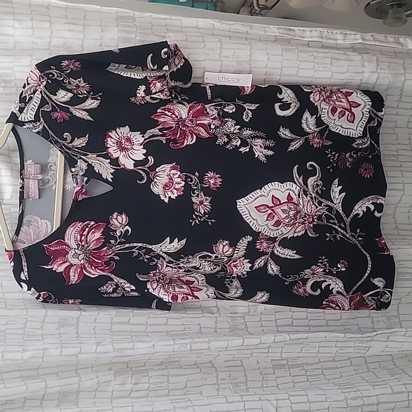 Chico's Women's Top Tee 2L Black Floral Paisley Boho Stretch Short Sleeve Blouse - Picture 4 of 7